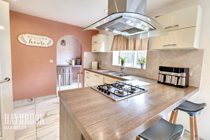 4 Bedroom Detached House For Sale In Longwall Close, Mapplewell, S75