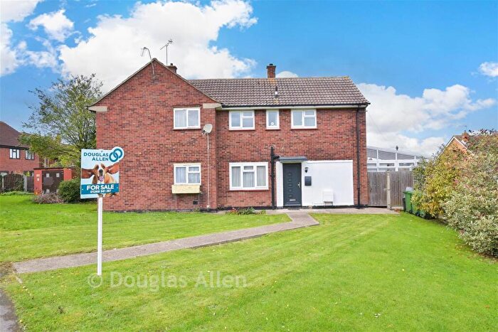 2 Bedroom Semi Detached House For Sale In Appletree Way, Wickford, Essex, SS11