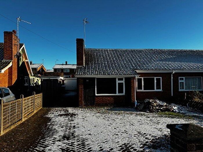 3 Bedroom Bungalow To Rent In Pennine Way, Kettering, NN16