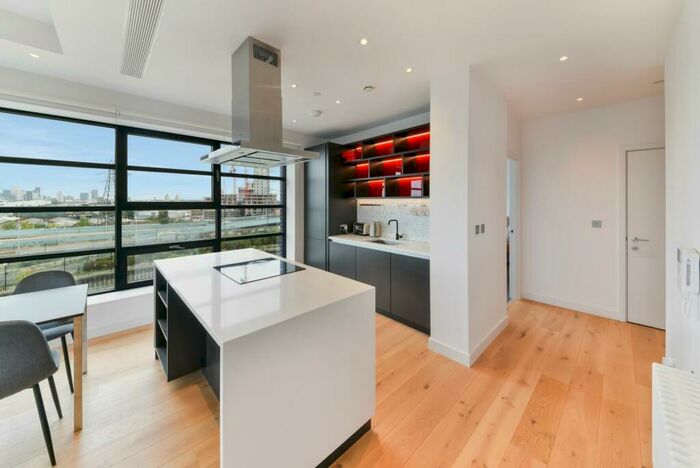 2 Bedroom Apartment To Rent In Bridgewater House, London City Island, London, E14