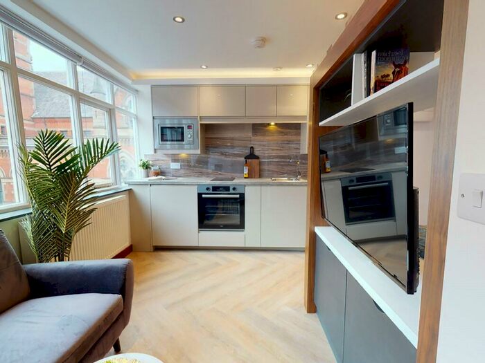 Apartment To Rent In Apt, Live Oasis Piccadilly #, M1
