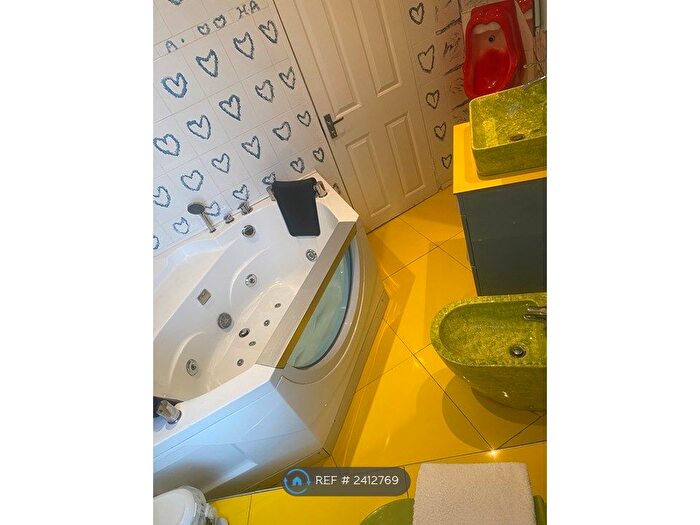 Studio To Rent In Fulham Road, London, SW6