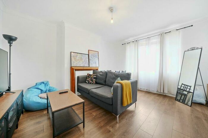 1 Bedroom Flat To Rent In Kingsley Court, Willesden Green, NW2