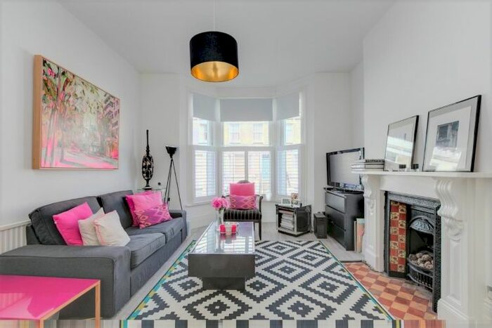 4 Bedroom Flat To Rent In Halford Road, London SW6