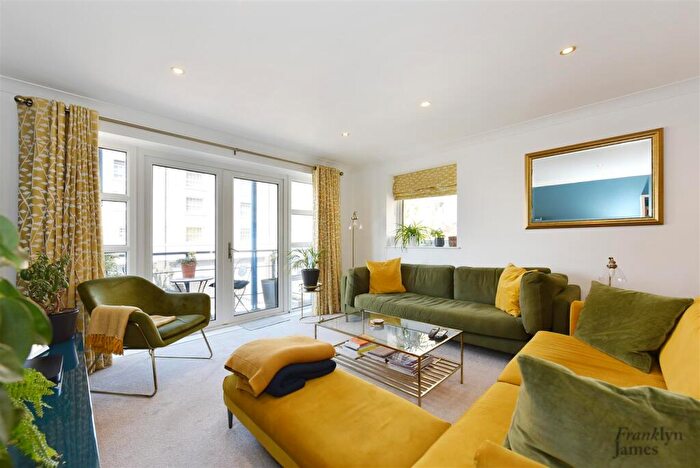 2 Bedroom Apartment To Rent In Jardine Road, London, E1W