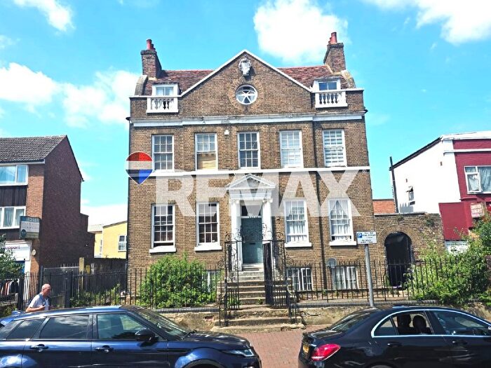 Studio To Rent In High Street, Waltham Cross, EN8