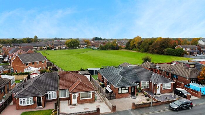 3 Bedroom Semi-Detached Bungalow For Sale In Rose Avenue, Haydock, St Helens, WA11
