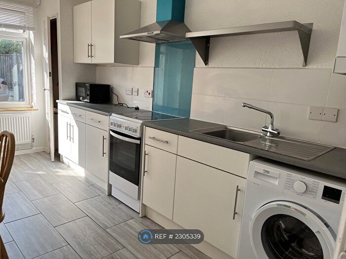 4 Bedroom Semi-Detached House To Rent In Ivory Road, Norwich, NR4