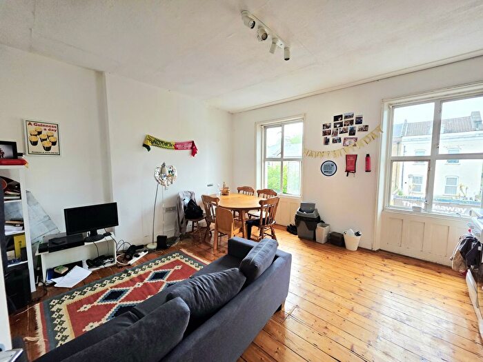 4 Bedroom Flat To Rent In Junction Road, Archway, N19