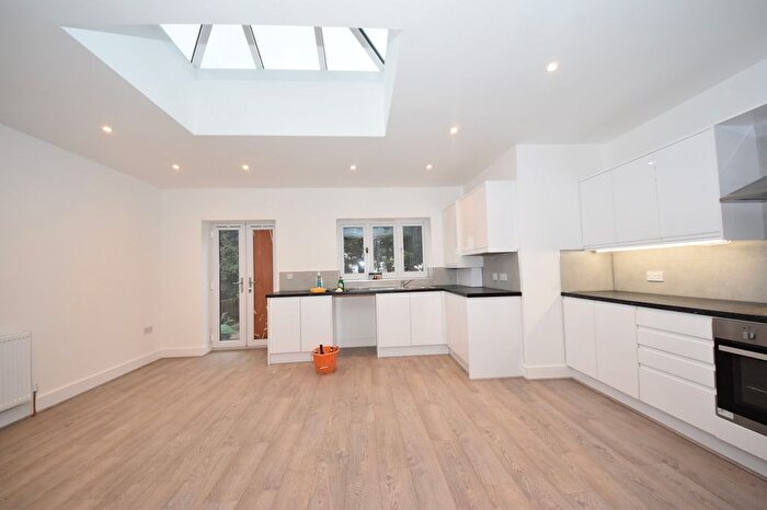 5 Bedroom Semi-Detached House To Rent In Lansdowne Road, Ilford Essex, IG3