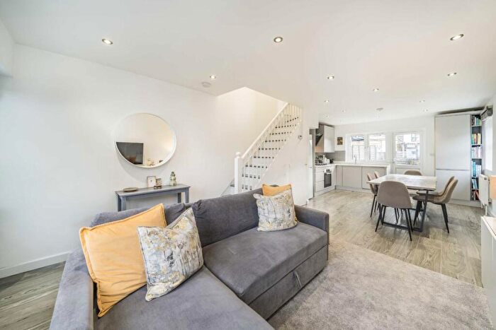 2 Bedroom End Of Terrace House For Sale In Broughton Road, Thornton Heath, CR7