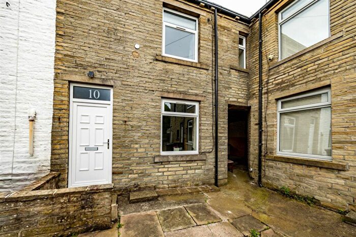 2 Bedroom Terraced House For Sale In St. James Square, Halifax, HX3