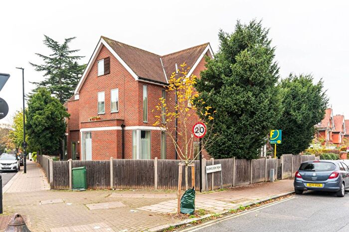 2 Bedroom Flat To Rent In Gleneldon Road, Streatham, London, SW16