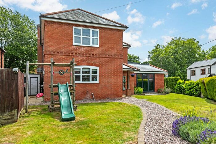 3 Bedroom Detached House For Sale In Petersfield Road, Cheriton, SO24