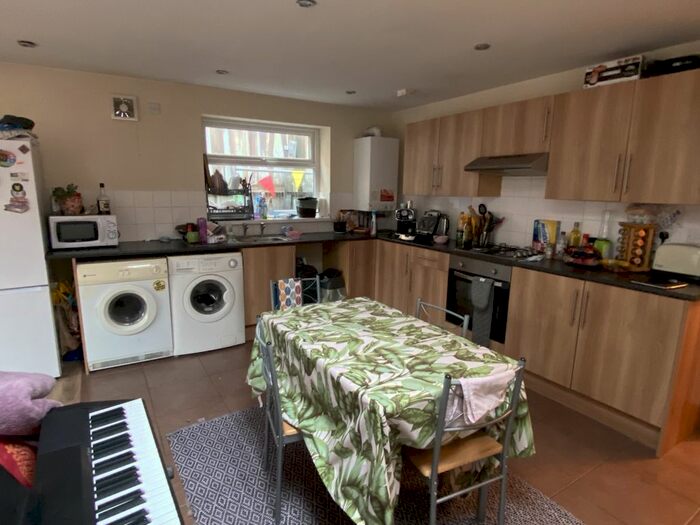 3 Bedroom Property To Rent In Woodville Road, Cathays, Cardiff, CF24