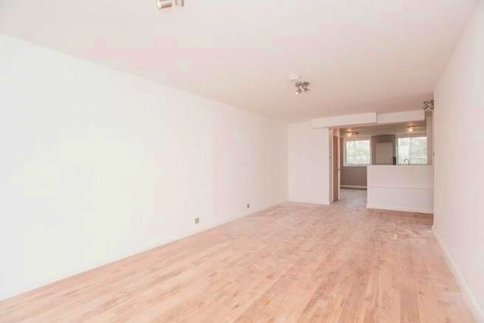 3 Bedroom Flat To Rent In Barnwood Close, Warwick Avenue, W9