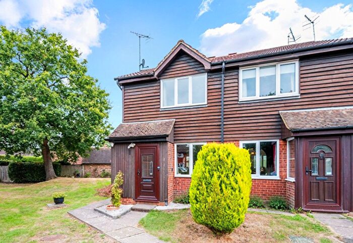 2 Bedroom End Terrace House For Sale In Lincolns Mead, Lingfield, RH7