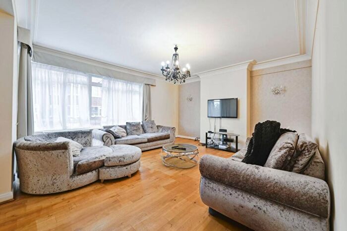 3 Bedroom Flat For Sale In Prince Albert Road, St John's Wood, London, NW8