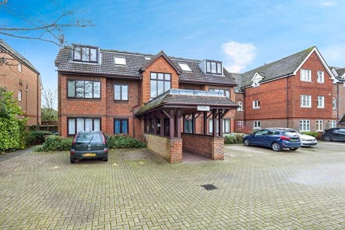 1 Bedroom Flat For Sale In Bonehurst Road, Horley, RH6