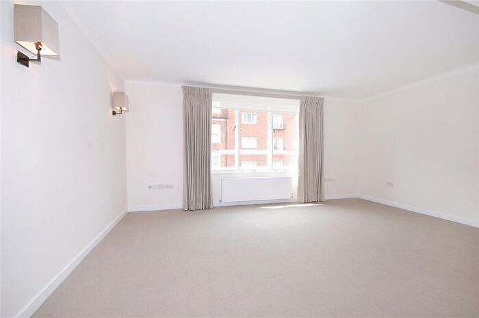 2 Bedroom Flat To Rent In Wedderburn House, Lower Sloane Street, SW1W