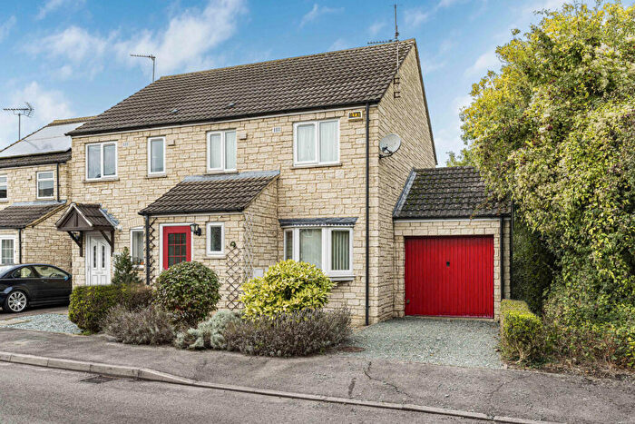 3 Bedroom Semi-Detached House For Sale In Whimbrel Close, Bicester, OX26
