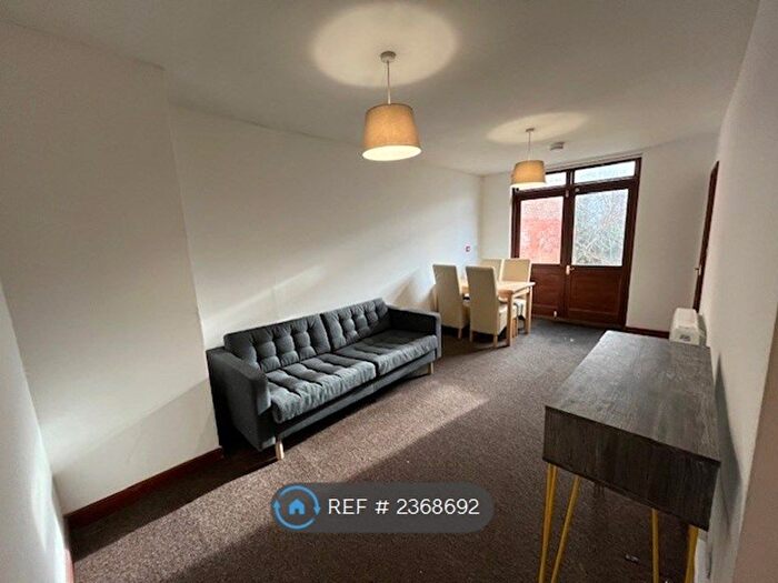3 Bedroom Flat To Rent In City Road, Bristol, BS2