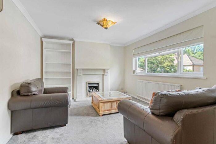 2 Bedroom Property To Rent In Abercorn Road, London, NW7