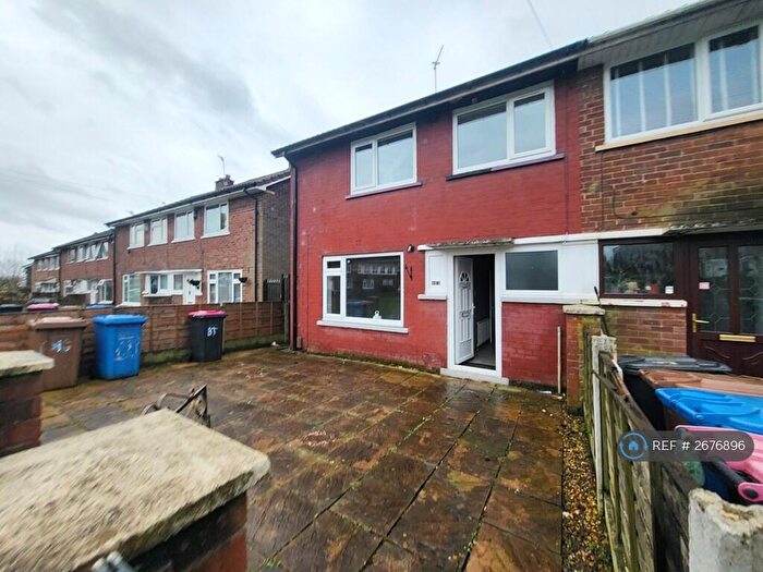 3 Bedroom Semi Detached House To Rent In Kenyon Way, Manchester, M38