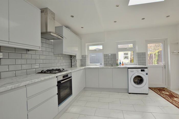 5 Bedroom End Of Terrace House To Rent In Barking Road, Plaistow, London, E13