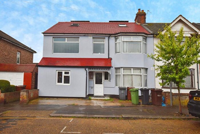 1 Bedroom End Of Terrace House To Rent In Alexandra Road, Chadwell Heath, RM6