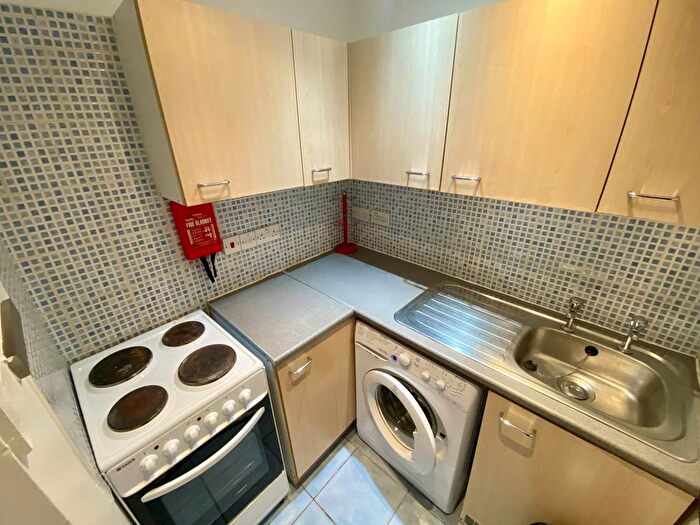 1 Bedroom Flat To Rent In Bay View Crescent, Brynmill, Swansea, SA1