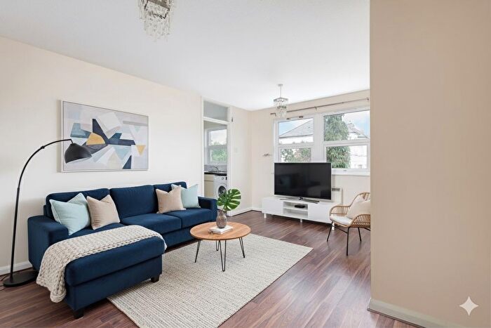 2 Bedroom Flat For Sale In Sandhurst Road, London, SE6