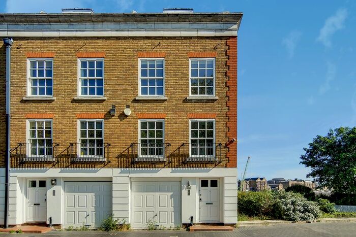 4 Bedroom End Of Terrace House To Rent In National Terrace, Bermondsey Wall East, London, SE16