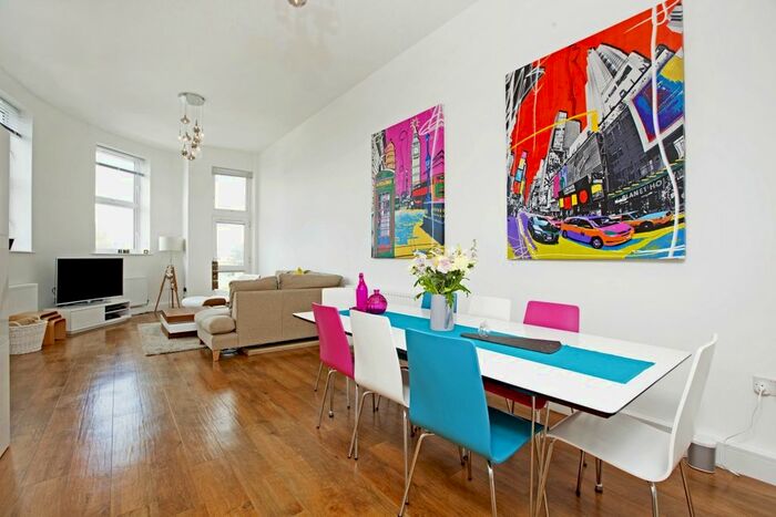 2 Bedroom Flat To Rent In Kingsquarter, Maidenhead, SL6