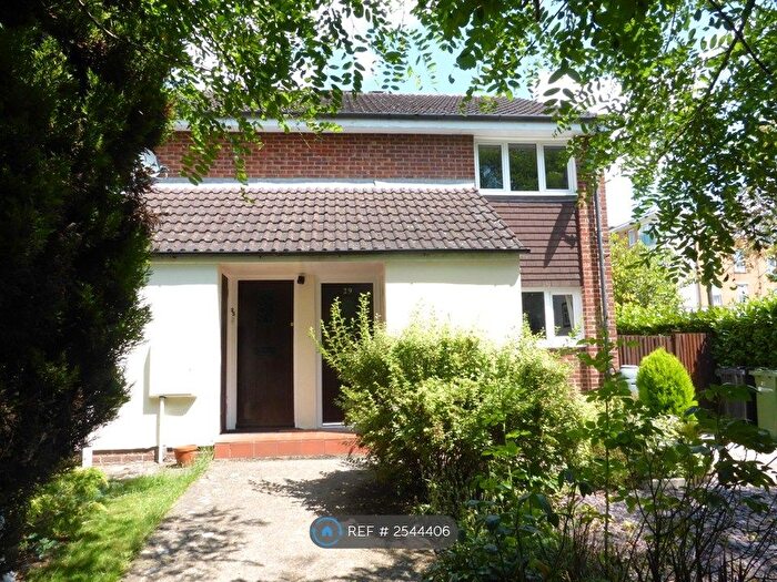 1 Bedroom Maisonette To Rent In Randalls Way, Leatherhead, KT22