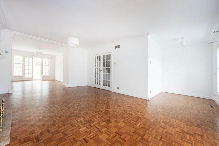 4 Bedroom Semi-Detached House To Rent In Cotswold Close, Kingston Upon Thames, KT2