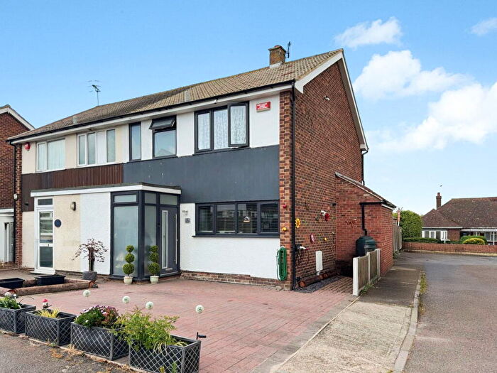 3 Bedroom End Of Terrace House For Sale In Oaklands Avenue, Broadstairs, CT10