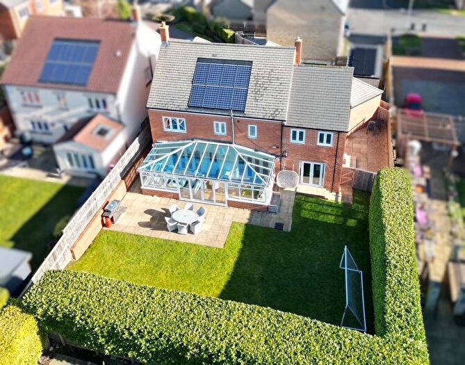 6 Bedroom Detached House For Sale In Grange Farm Court, Micklefield, Leeds, LS25