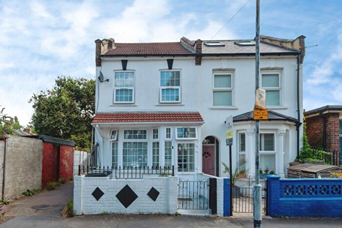 3 Bedroom House For Sale In Farmer Road, Leyton, E10