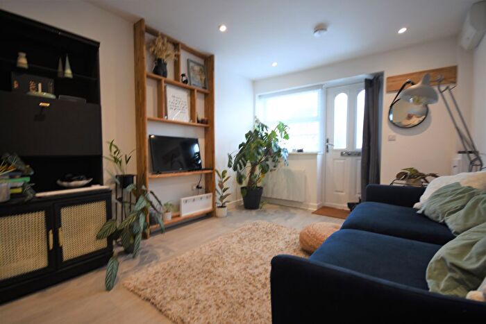 2 Bedroom Flat To Rent In Norcot Road, Tilehurst, Reading, RG30