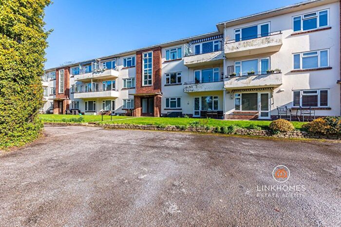 2 Bedroom Flat For Sale In Bournemouth Road, Poole, BH14