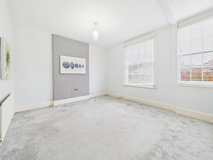 1 Bedroom Apartment To Rent In Park Crescent, Worthing, BN11