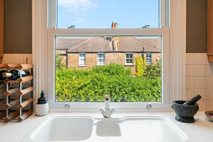 1 Bedroom Apartment For Sale In Second Avenue, London, SW14
