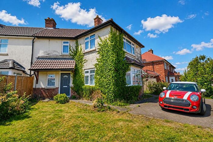 3 Bedroom Semi-Detached House For Sale In Featherston Drive, Burbage, Hinckley, LE10