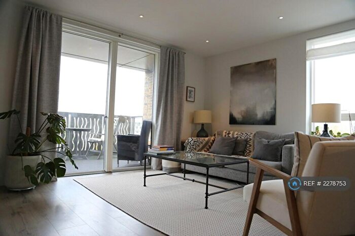 2 Bedroom Flat To Rent In Lang Court, London, N8