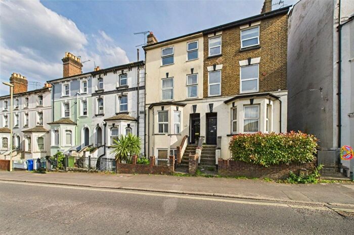 1 Bedroom Flat To Rent In Queens Road, Aldershot, Hampshire, GU11