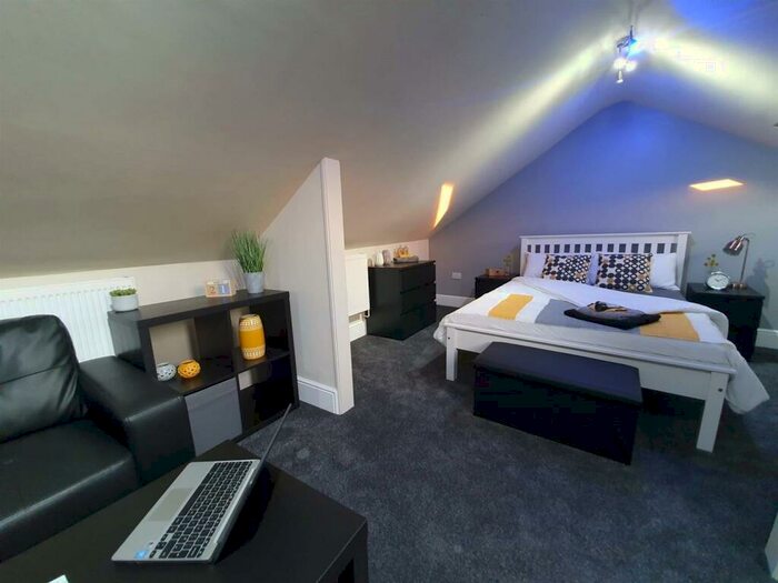 1 Bedroom Flat To Rent In Mildmay St - Student Apartment - /, LN1