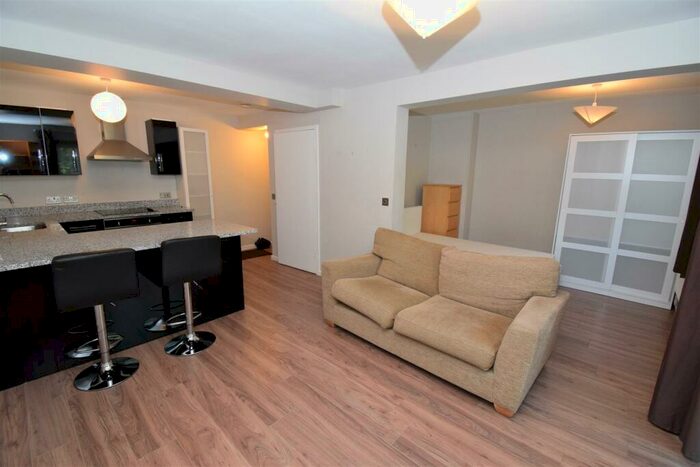Flat To Rent In Woking, GU22