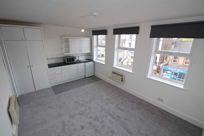 Studio To Rent In Hook Road, Surbiton, KT6