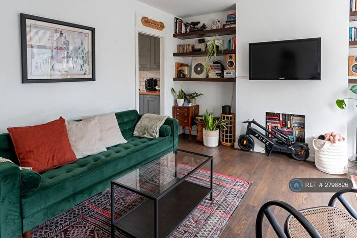 3 Bedroom Flat To Rent In Buxton Court, London, N1